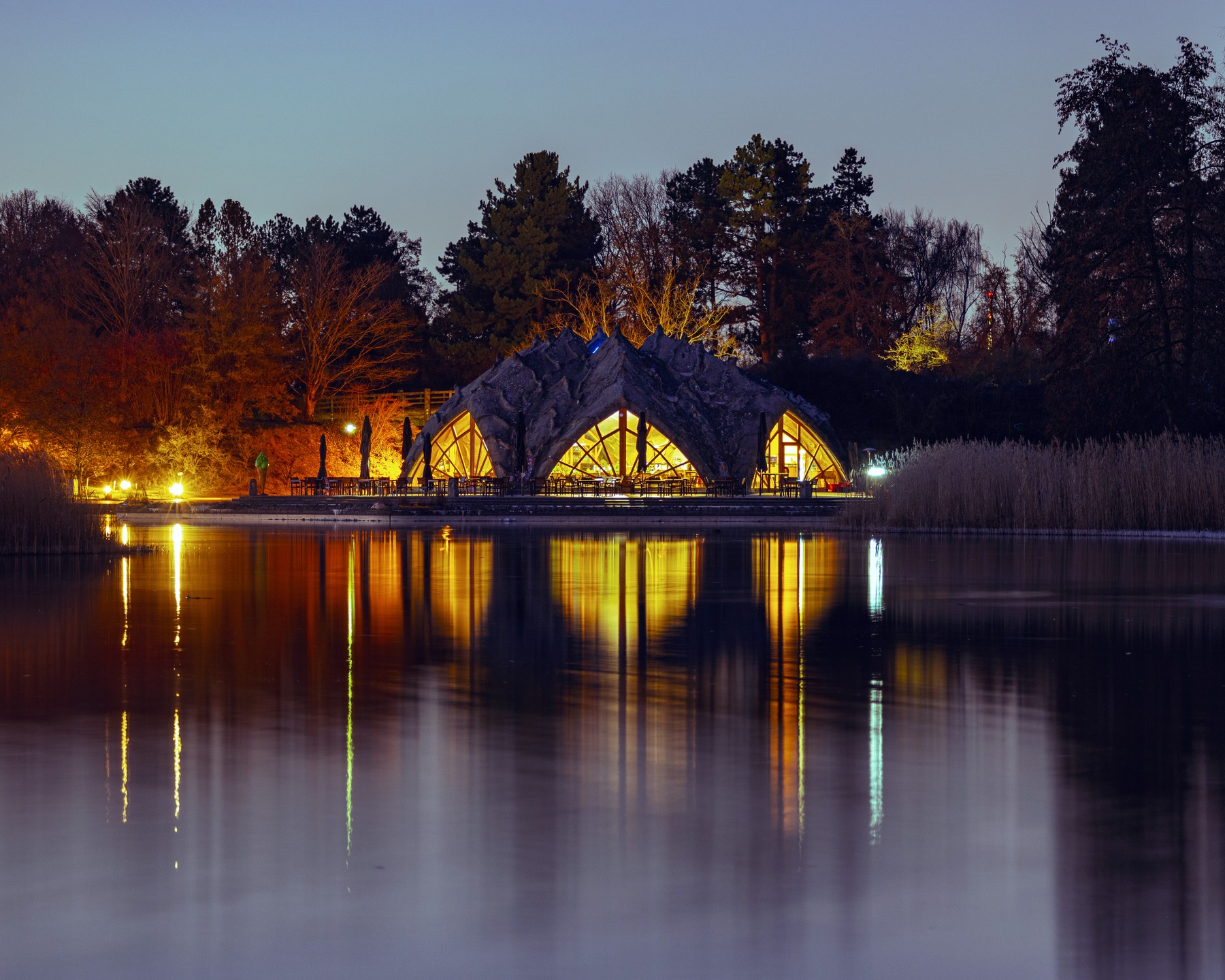 Café Seestern (Britzer Garten) in the dusk